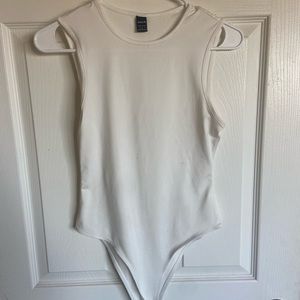 White sleeveless bodysuit